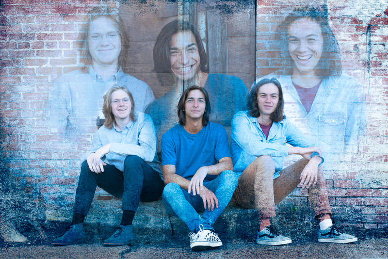 Friends senior pictures together by Sandy Flint | Flint Photography
